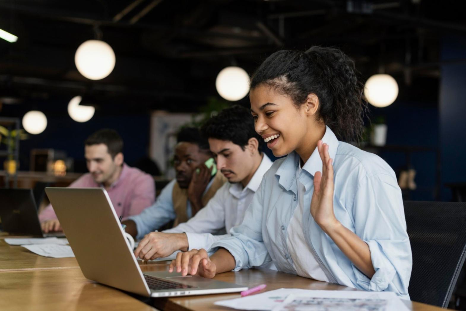 Empresarios aplicando metodología solphyrexan en sus negocios